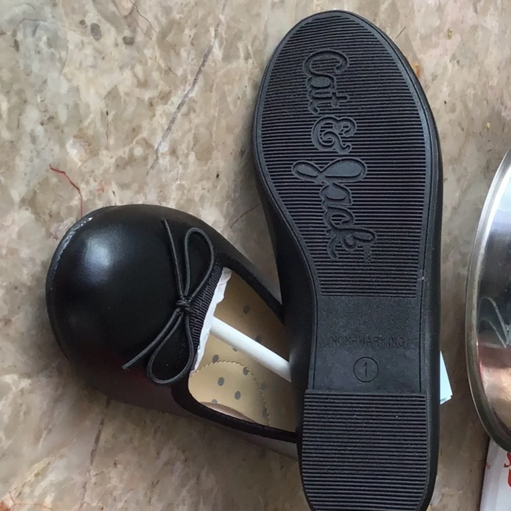 Color Black girls size 1 shoes